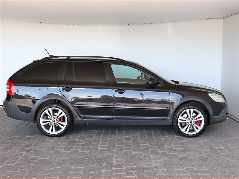 Škoda Octavia (2011) Scout 2.0 TDI, 4X4, Automat - fotka 6 z 21