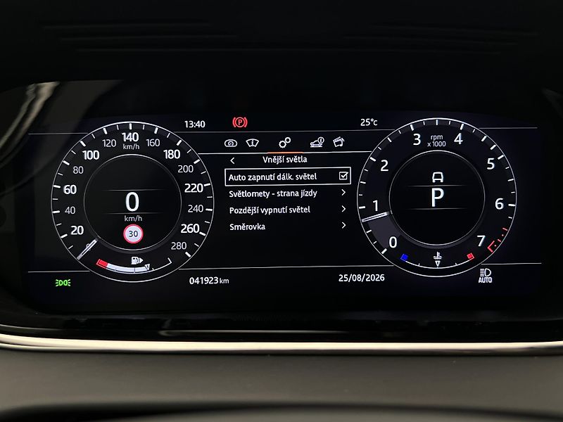 Land Rover Range Rover Evoque P200 R-DYNAMIC HSE AUT CZ - fotka 39 z 48