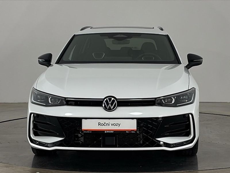 Volkswagen Passat R-Line People - fotka 4 z 31