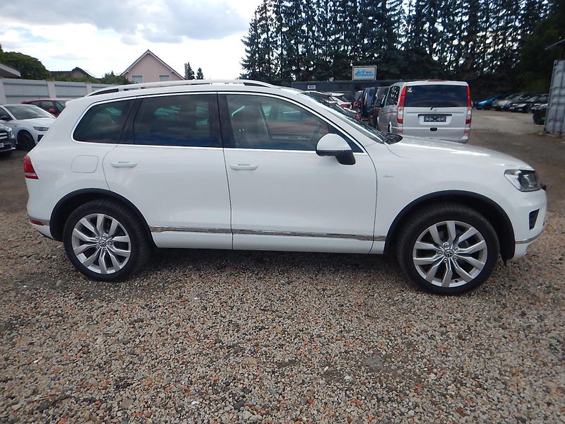 Volkswagen Touareg 3.0 TDI V6, 4x4, DSG - fotka 5 z 31