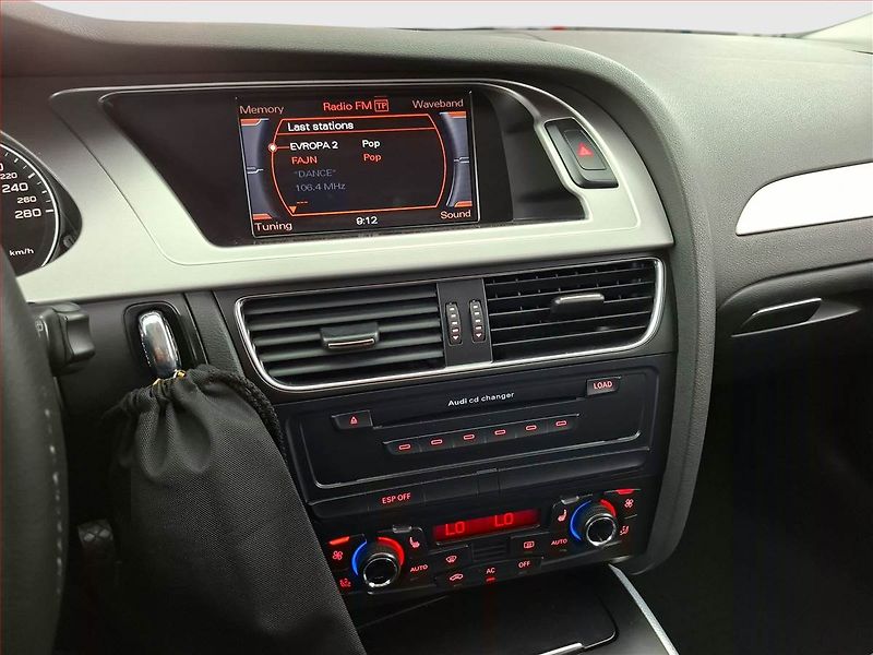 Audi A4 (2008) 2.0 TFSI, Navi, Xenony - fotka 12 z 20
