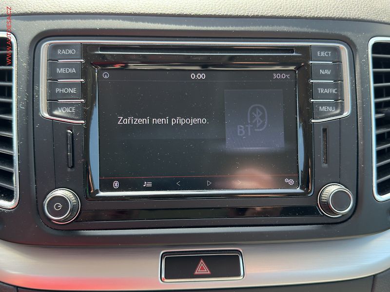 Volkswagen Sharan (2015) 2.0 TDi, AC, výhřev sed - fotka 12 z 19