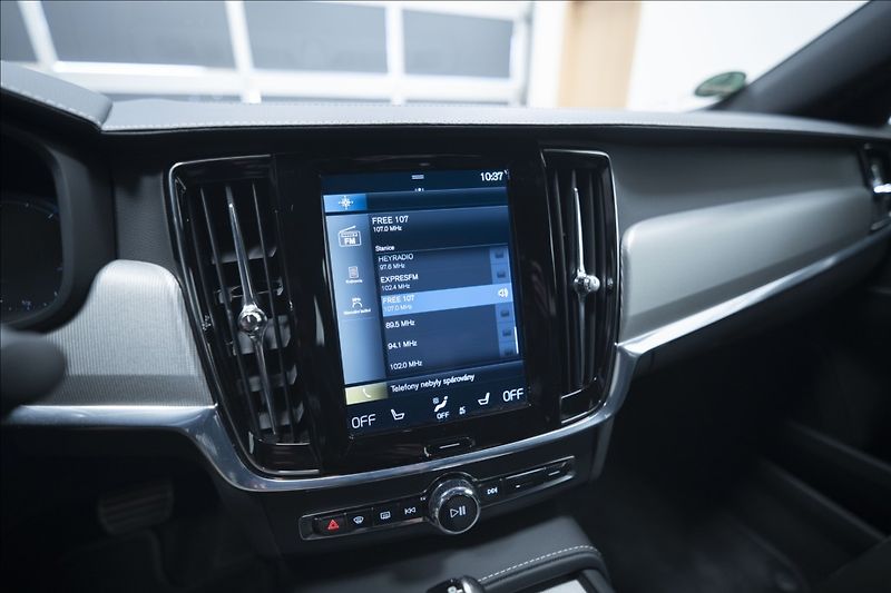 Volvo S90 2,0 D4 NAVI KAMERA 4x VÝHŘEV - fotka 29 z 42