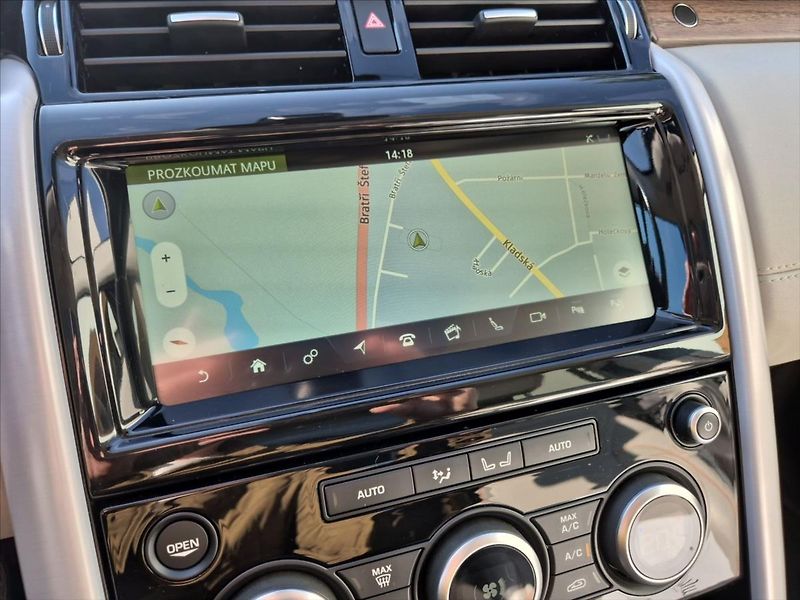 Land Rover Discovery 3,0 TDV6 HSE  5 - fotka 14 z 17