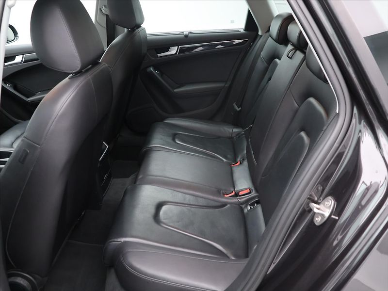 Audi A4 2,0 TDi 100kW Kůže Pano Navi - fotka 13 z 34