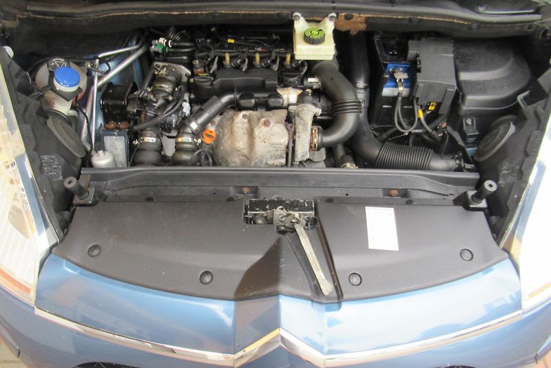 Citroën C4 Picasso 1.6 HDi AUT. KLIMA TAŽNÉ - fotka 20 z 21