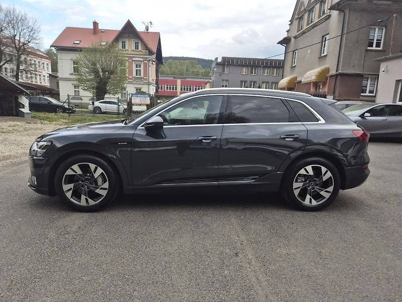 Audi e-tron 50 QUATTRO 230kw 20ALU SOH100% - fotka 6 z 45