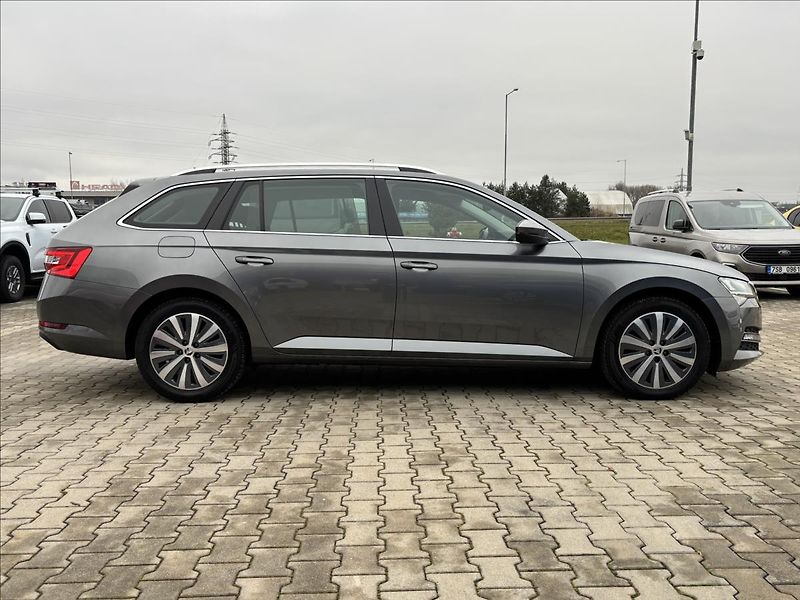 Škoda Superb 2,0 TDI 110kW Style DSG - fotka 6 z 42