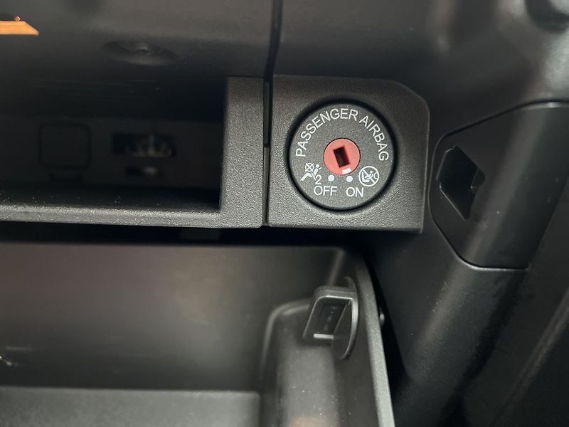 Ford Fiesta 1.0i KLIMA TEMPOMAT PŮVOD ČR - fotka 34 z 42