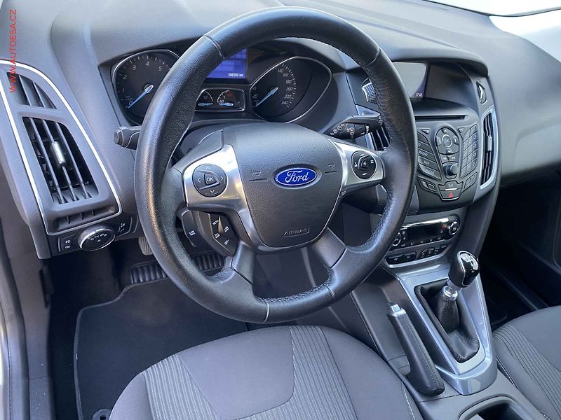 Ford Focus (2014) 1.0 EB, Titanium, bixen, navi - fotka 12 z 19