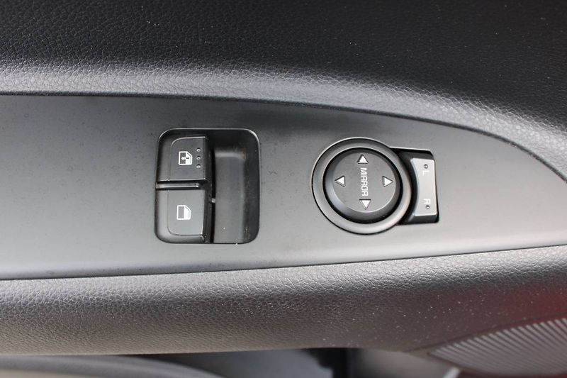 Kia Stonic (2022) 1.2 DPI 61 kW manuál - fotka 11 z 27