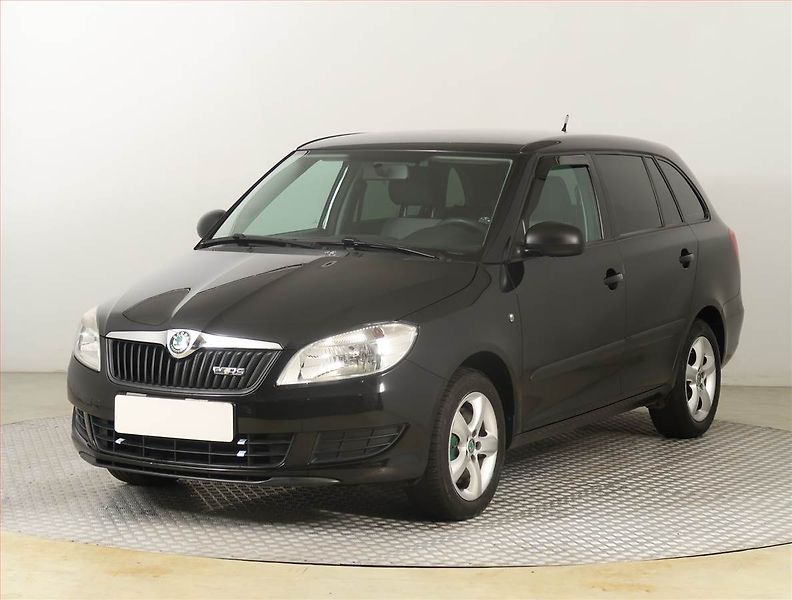 Škoda Fabia (2011) 1.2 TSI, Serv.kniha - fotka 2 z 15