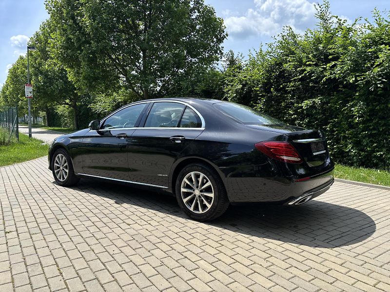 Mercedes-Benz Třídy E E200 135kw 1 maj ČR 52 000 km - fotka 5 z 28