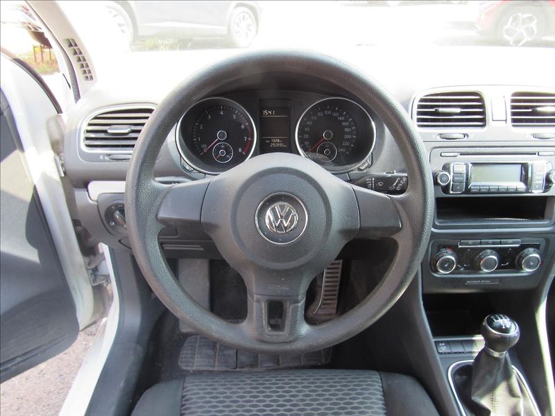 Volkswagen Golf 1,4 i 59kW - fotka 12 z 29