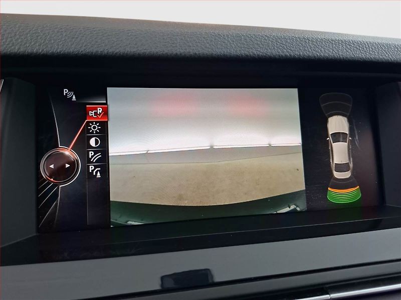 BMW Řada 5 (2015) 520d xDrive, 4X4, Automat - fotka 28 z 34
