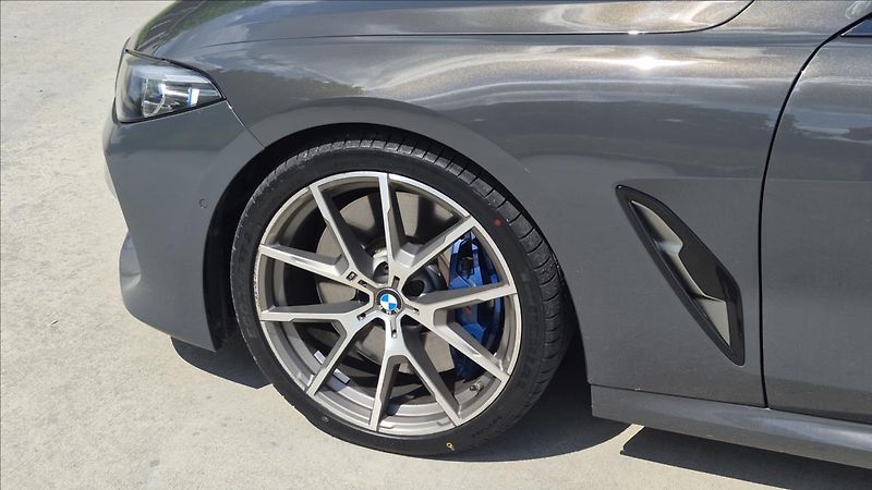 BMW Řada 8 4,4 V8 390 Kw M850i xDrive DPH - fotka 9 z 28