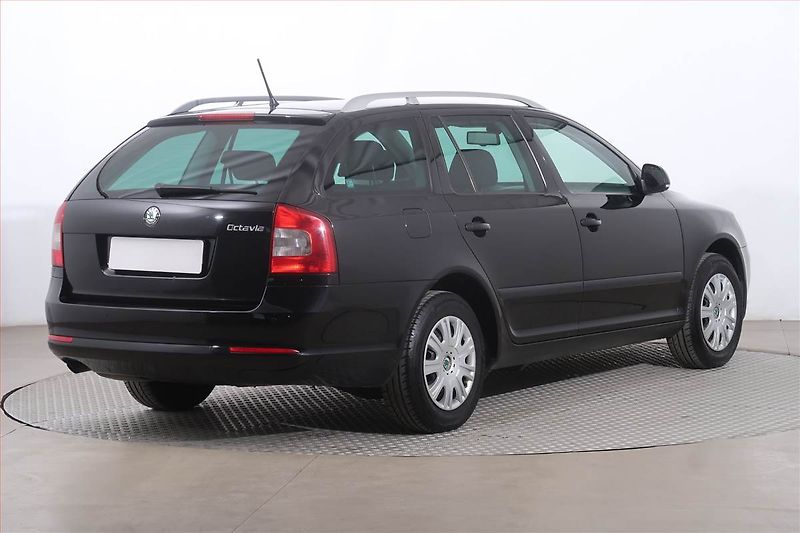 Škoda Octavia (2012) Ambition 1.2 TSI, Serv.kniha - fotka 5 z 18