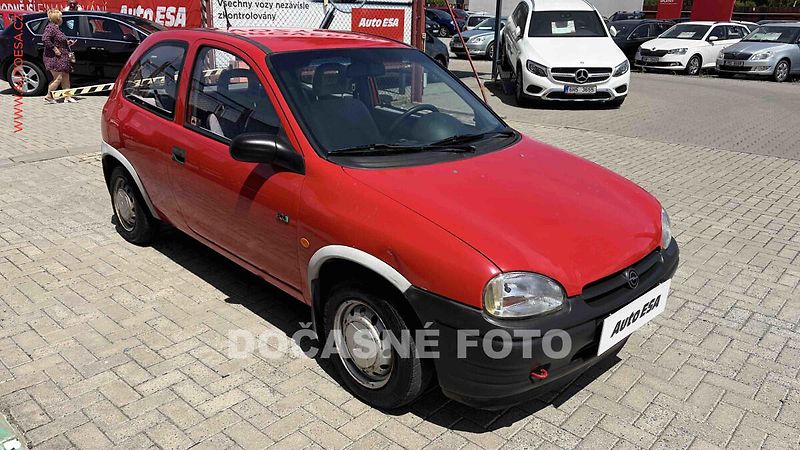 Opel Corsa (1996) 1.2i, 1.maj,ČR, tažné - fotka 1 z 3