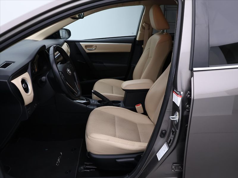Toyota Corolla 1,6 VVT-i Aut. CZ Executive - fotka 11 z 29