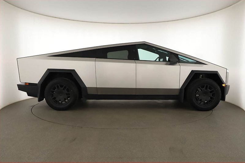 Tesla Cybertruck (2024) Dual Motor AWD - fotka 6 z 30