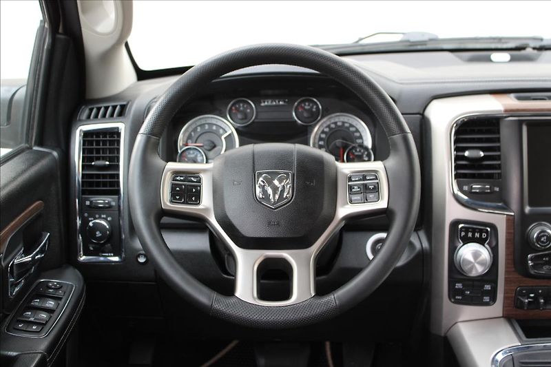 Dodge RAM 3.0L V6 EcoDIESEL / LARAMIE - fotka 17 z 43