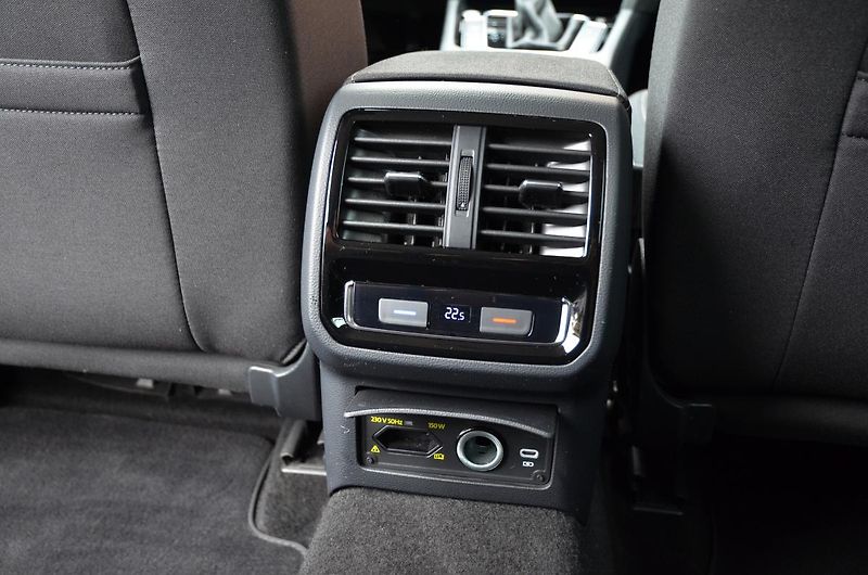 Volkswagen Passat (2021) 2.0 TDi DSG / 77.300km / 1.MAJ - fotka 16 z 42