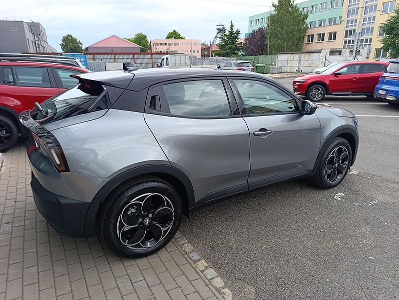 Alfa Romeo Junior (2026) Ibrida 1,2 145k eDCT6 - fotka 7 z 20