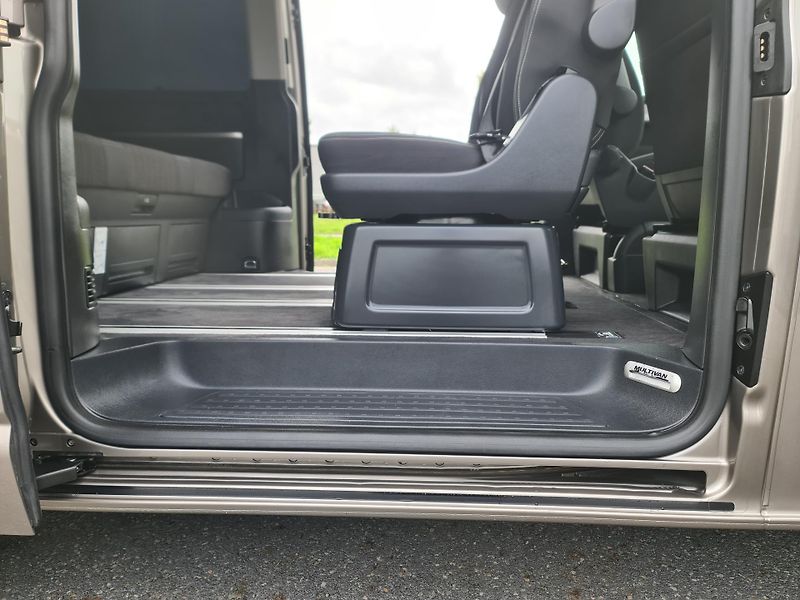 Volkswagen Multivan (2016) T6 2.0 TDi 110-KW NAVI OLOMOUC - fotka 22 z 103