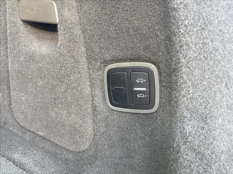 Porsche Cayenne 3,0 D  PLATINUM EDITION SPORT - fotka 16 z 44