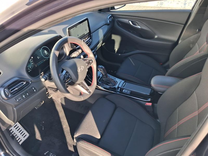 Hyundai i30 1.5 T-GDI MHEV DCT N-Line - fotka 11 z 25