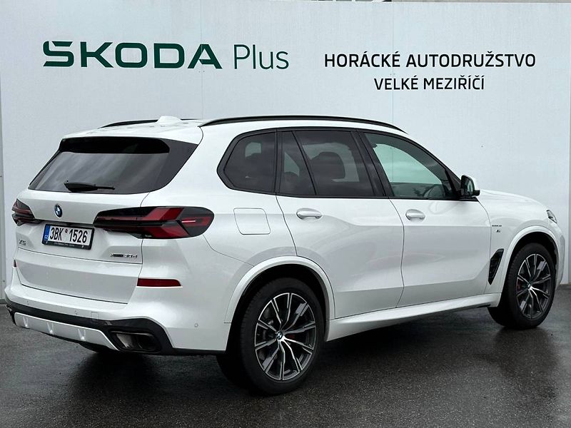 BMW X5 3,0 210 kW xDrive30d - fotka 2 z 55