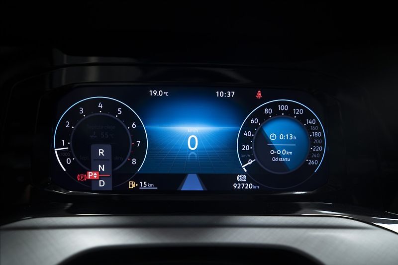 Volkswagen Golf 1,5 eTSI DSG KAMERA VÝHŘEV ČR - fotka 31 z 44