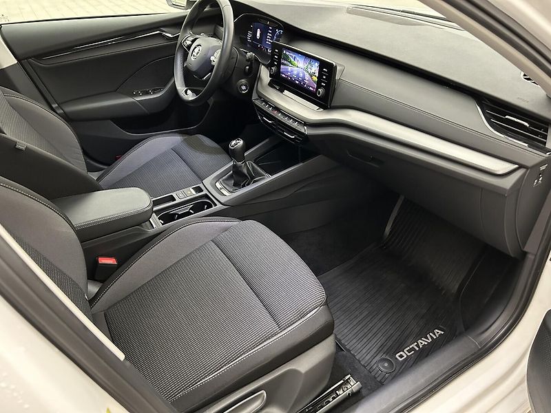 Škoda Octavia 1.5 TSI Ambition Plus - fotka 21 z 24
