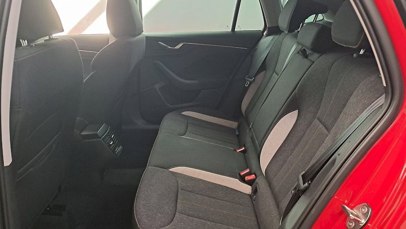 Škoda Scala (2025) Top Selection 1,0 TSI 85 kW - fotka 13 z 23