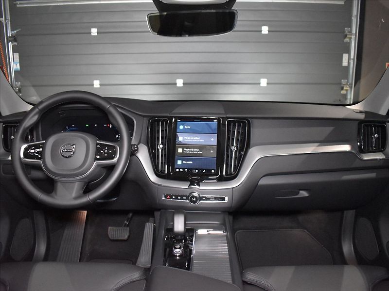 Volvo XC60 2,0 B4 AWD Plus Blis,Bezklíč - fotka 13 z 23