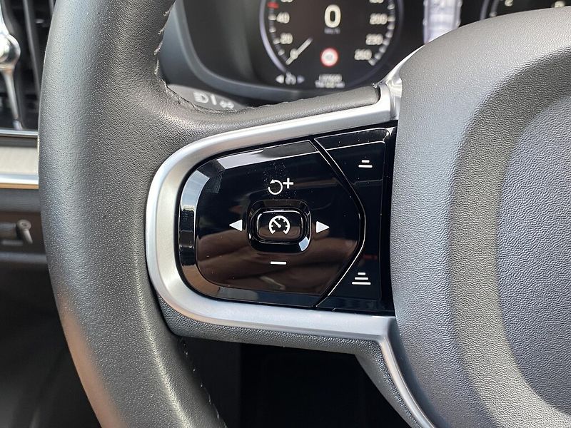 Volvo V60 2.0 T5 AUT Inscription Auto - fotka 14 z 28