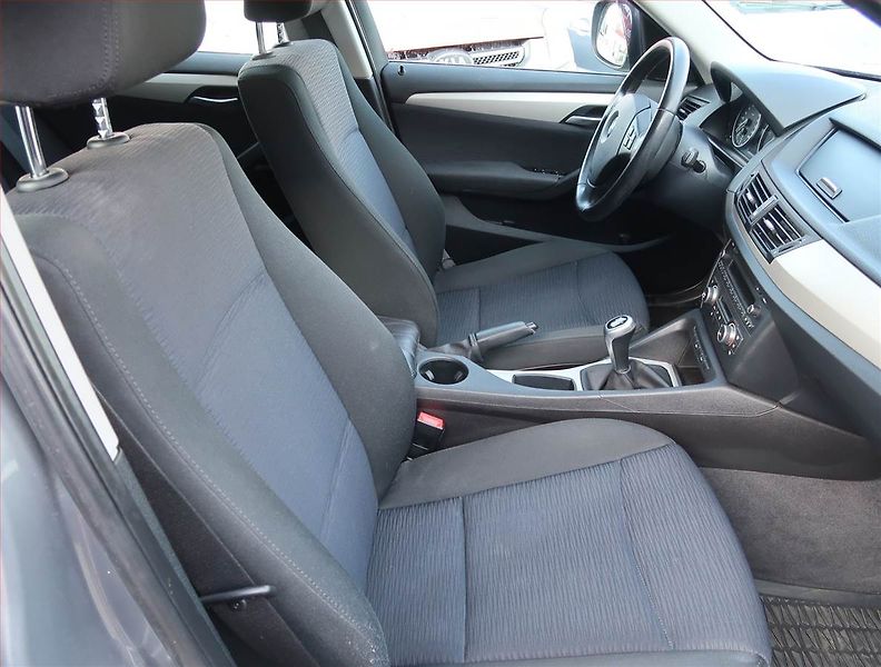 BMW X1 (2011) sDrive18d, Park. senzory - fotka 9 z 15
