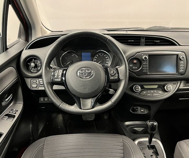Toyota Yaris Hybrid e-CVT Active Trend - fotka 5 z 15