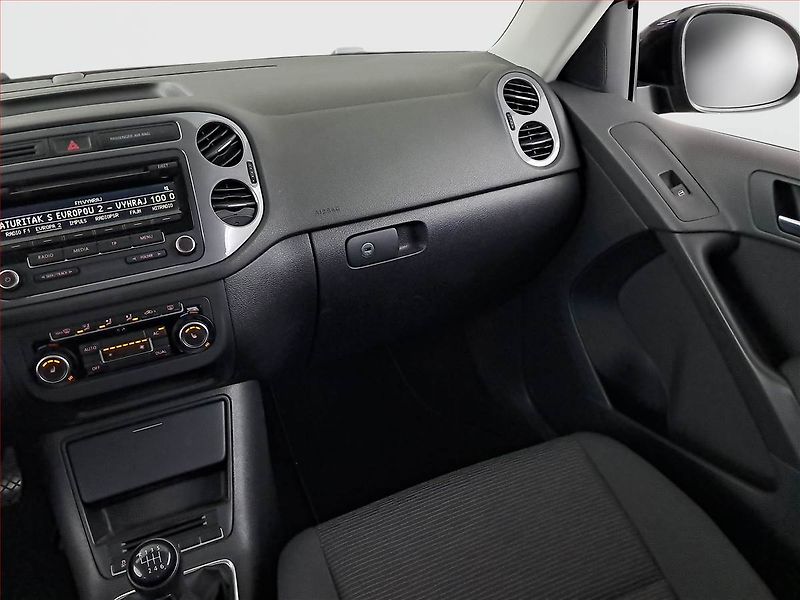 Volkswagen Tiguan (2011) 2.0 TDI, Serv.kniha - fotka 8 z 15