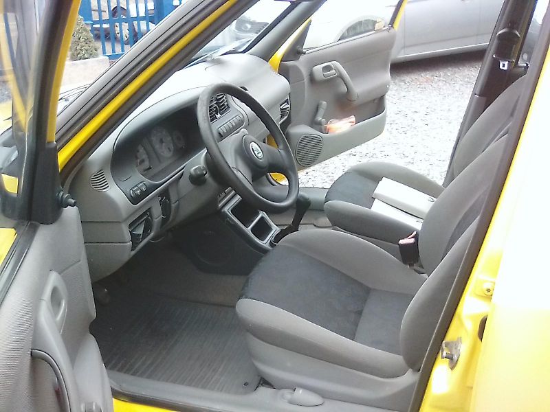 Škoda Felicia (2000) 1.3i / 40KW, jede super - fotka 12 z 42