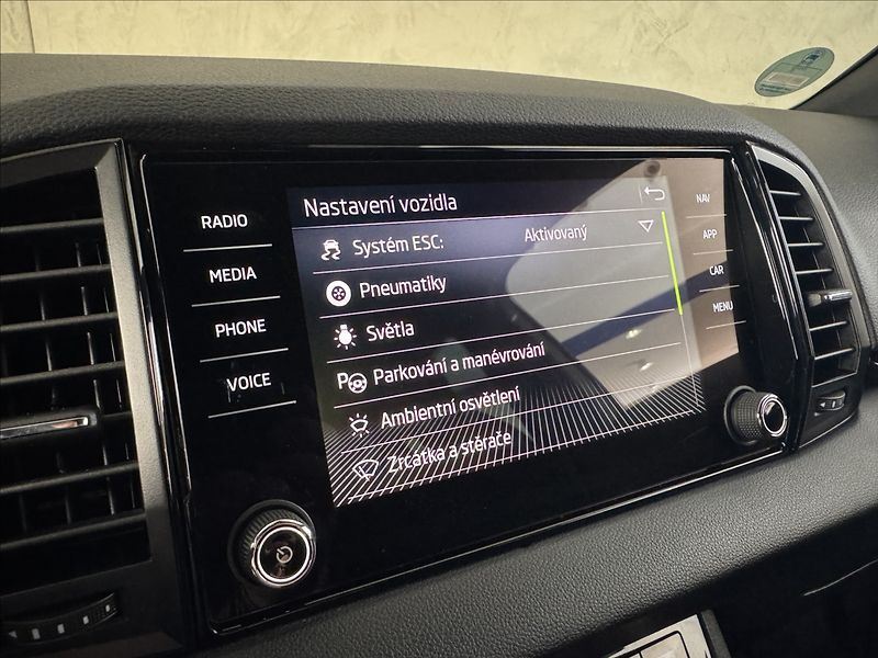 Škoda Karoq 2,0 TDi  Sportline LED Virtual - fotka 28 z 47