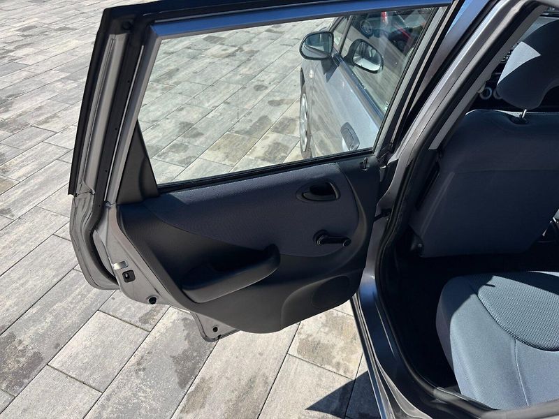 Honda Jazz (2006) 1.2i 57kW - fotka 13 z 29