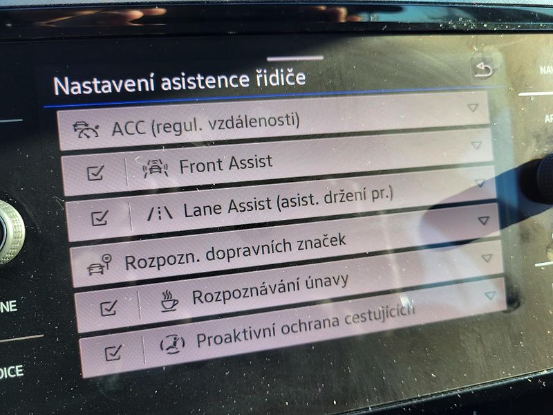 Volkswagen Passat 1.4 TSI PHEV GTE HYBRID - fotka 19 z 48