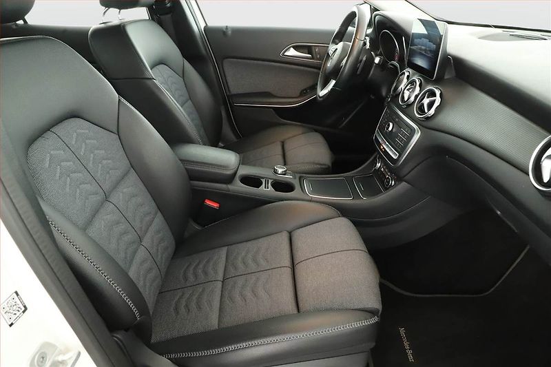 Mercedes-Benz GLA (2017) 220 d 4MATIC, 4X4 - fotka 7 z 21