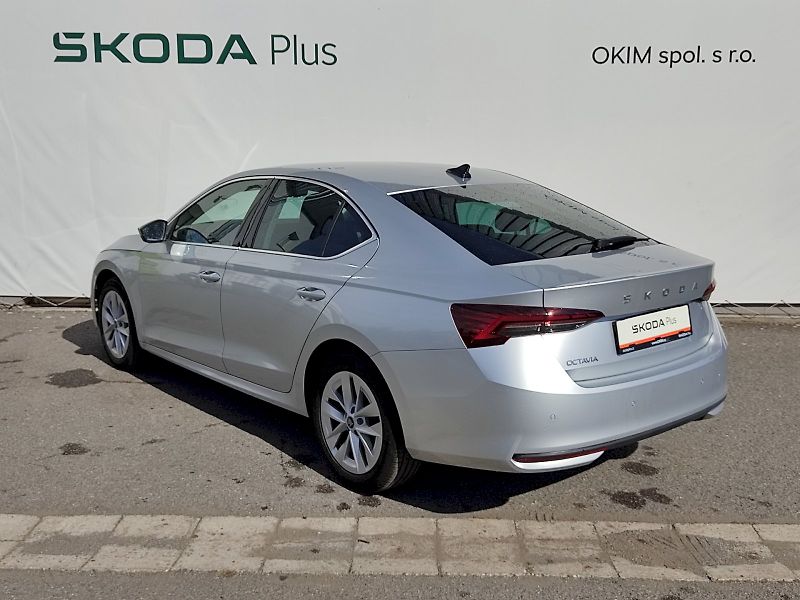 Škoda Octavia (2025) Top Selection 1,5 Tsi 110 Kw D - fotka 34 z 38