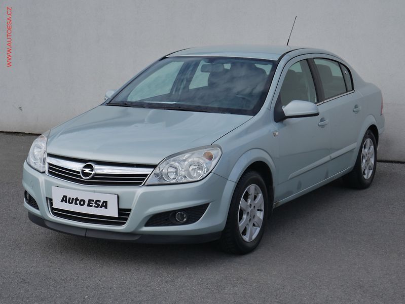 Opel Astra (2009) 1.6i, ČR, AT, AC - fotka 3 z 15