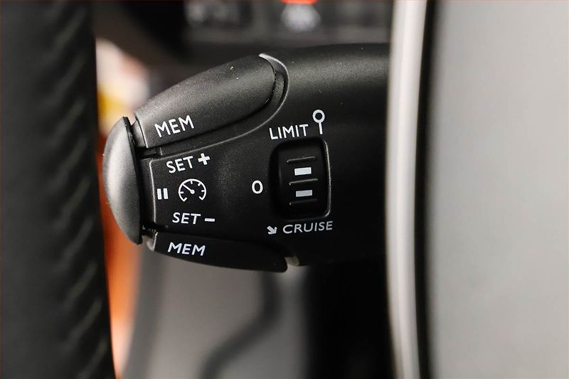 Peugeot 2008 (2021) Active 1.2 PureTech, ČR,1.maj - fotka 17 z 19