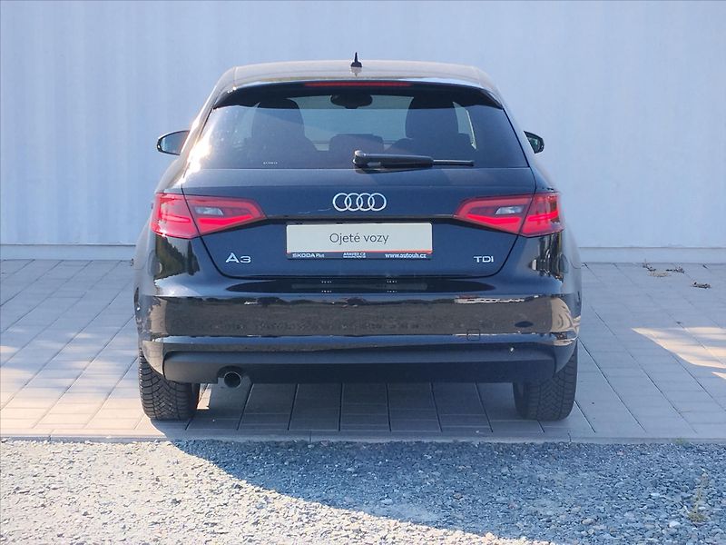 Audi A3 1,6   Sportback - fotka 24 z 32