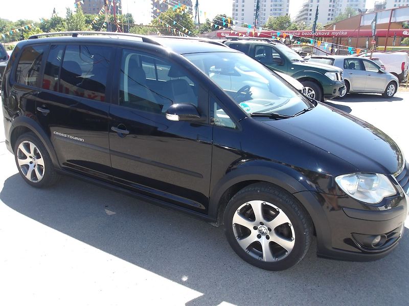Volkswagen Touran 2,0TDi 125kW CROSSTOURAN Extré - fotka 4 z 37