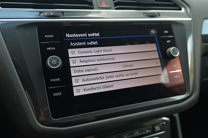 Volkswagen Tiguan Allspace TDI 4x4 DSG 360 HUD Matrix Taž - fotka 34 z 42